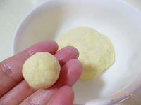 【手工美食】椰蓉球的做法步骤4