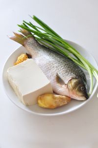 鲫鱼豆腐汤的做法步骤1