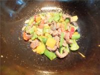 青椒炒腰花的做法步骤7