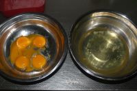 巧克力蜜豆蛋糕卷的做法步骤1