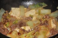 白菜五花肉炖豆腐的做法步骤6