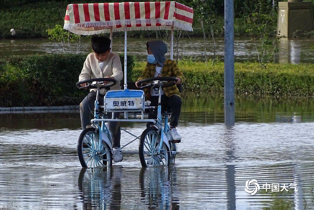 超警戒线洪峰来袭 黑龙江抚远市沿江积水较深农作物受灾
