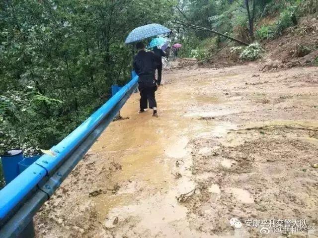 陕西安康多地遭遇汛灾近2万人转移 5人死亡4人失踪