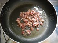 腊味茄肉水煎包的做法步骤6