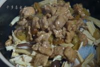 鲜菇腐竹粉丝煲的做法步骤8