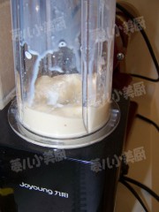 香蕉戚风蛋糕的做法步骤2
