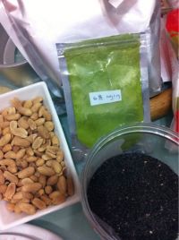 抹茶芝麻牛轧糖的做法步骤2