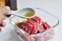 干锅孜然羊肉花菜的做法步骤2
