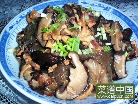 香菇墨鱼炖粉丝