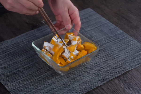 蛋黄焗南瓜的做法 蛋黄焗南瓜的简单做法