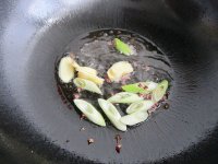 鲶鱼焖豆腐的做法步骤9