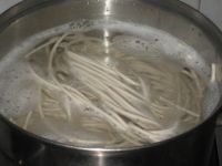 鸡毛菜肉丝炒面条的做法步骤3