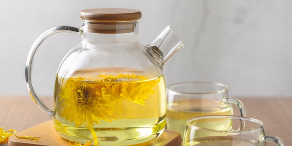 菊花茶变绿怎么回事 菊花茶变绿了还能喝吗