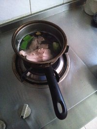 酸菜氽白肉的做法步骤2