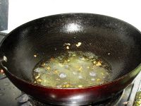 鹌鹑蛋扒桃仁的做法步骤9