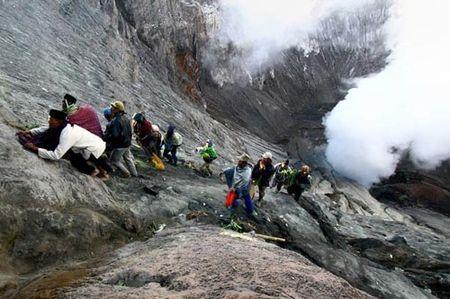 火山爆发要怎么逃生
