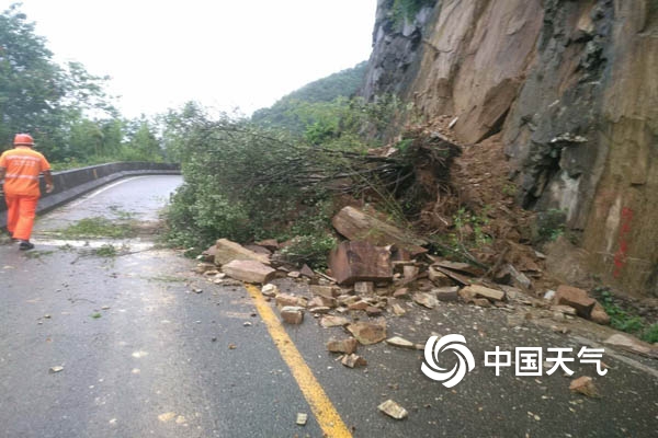 甘肃陇南遭遇大暴雨袭击 今天局地仍有大雨