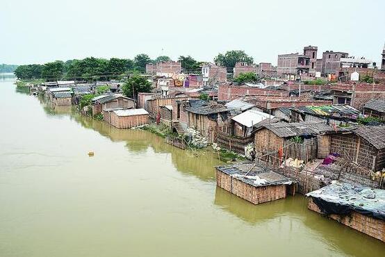 印度比哈尔邦洪灾共造成19人死亡 目前已经有48万人临时转移
