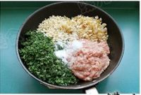 荠菜豆干猪肉包子的做法步骤7