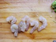 西兰花虾球蛋炒饭的做法步骤3