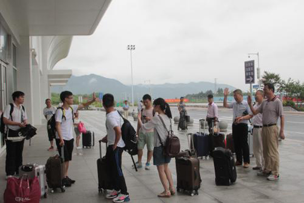 高铁站能送上车吗 高铁上能打王者荣耀吗