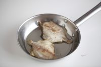 红烧鲳鱼的做法步骤2