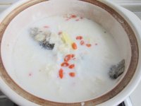 鲫鱼银耳汤的做法步骤9