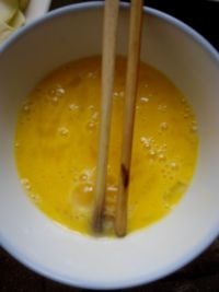 西胡炒鸡蛋的做法步骤3