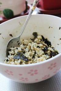 榄菜肉松饭团的做法步骤3