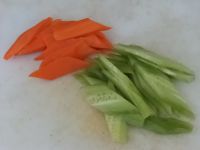 蘑菇炒木耳的做法步骤4