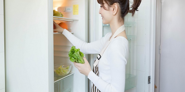 冰箱上层结冰怎么回事 冰箱上层结冰处理方法