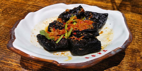 臭豆腐怎么变黑 臭豆腐为什么是黑色的