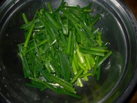 韭菜花炒河虾的做法步骤1