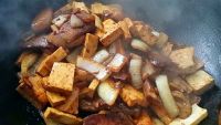 腊肉炖粉条的做法步骤11