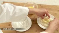 黄金鱿鱼圈的做法步骤3