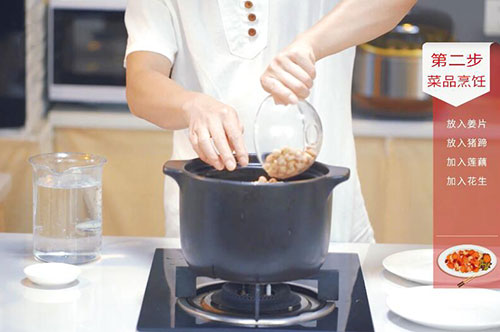 花生莲藕蹄花汤的做法 花生莲藕蹄花汤怎么做