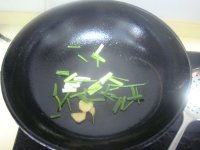 油爆河虾的做法步骤10
