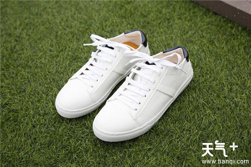 小白鞋发黄怎么洗白，四大招教你如何清洗小白鞋