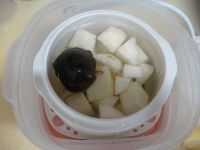 罗汉果青橄榄炖雪梨的做法步骤3