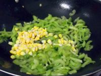 芹菜玉米炒回锅肉的做法步骤6