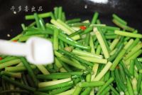 蒜苗炒肉的做法步骤9