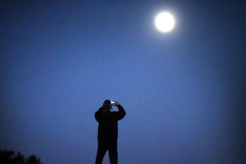 手机拍摄超级月亮