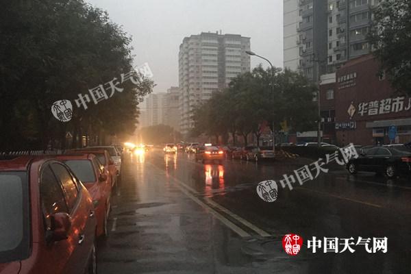 小雨扰京城