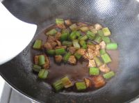 松子沙茶肉丁的做法步骤7