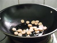 香肠炒西兰花的做法步骤5
