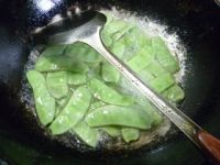 虾肉炒扁豆的做法步骤4