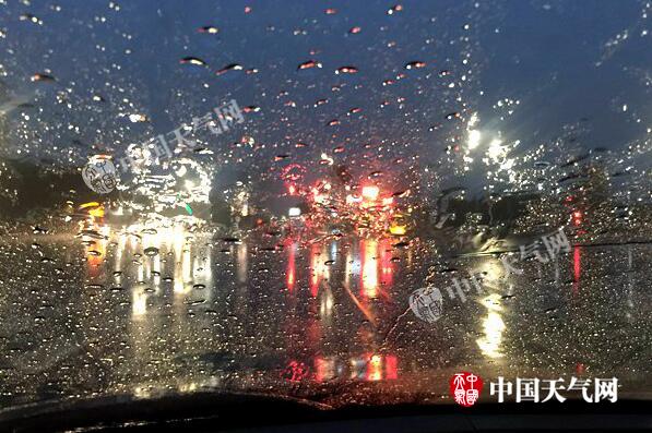 广西今明天雨势强 桂林等多地局部暴雨并伴有雷暴冰雹 