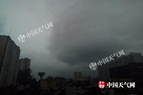 云南昆明今早气温创新低 怒江保山等地局部仍有暴雨