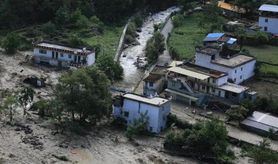四川丹巴县暴雨发生泥石流 2人失联其中一人是75岁退休教师