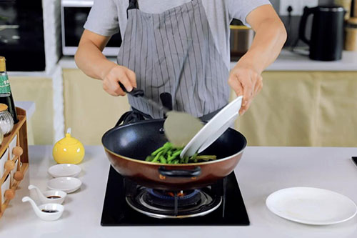 豇豆炒茄子家常做法 豇豆炒茄子的做法介绍